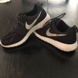 Black nike sneakers
